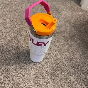 Stanley ice flow water bottle